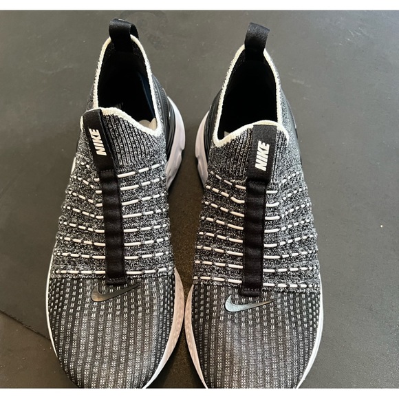 Nike no laces sneakers 🥰 - Picture 1 of 5